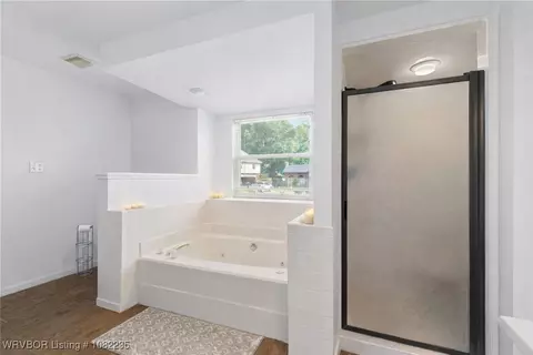 Bath - 3017 Canongate Way, Fort Smith, AR 72908 photo 2 of 4