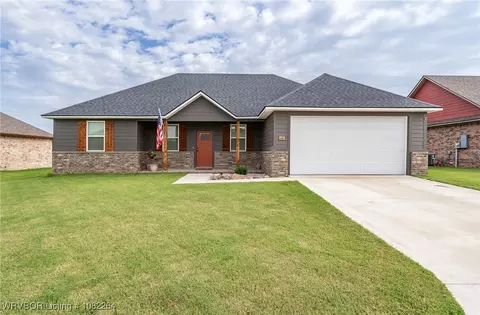 112 Countryside Way, Pocola, OK 74902