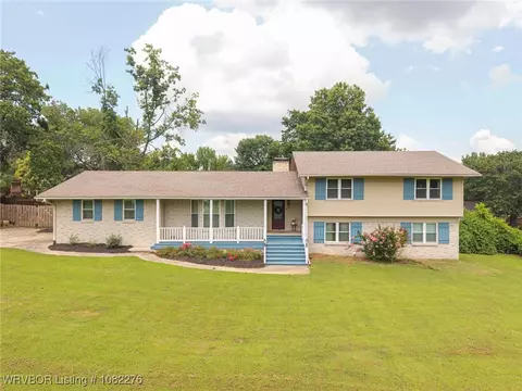 704 Skyline Dr, Van Buren, AR 72956