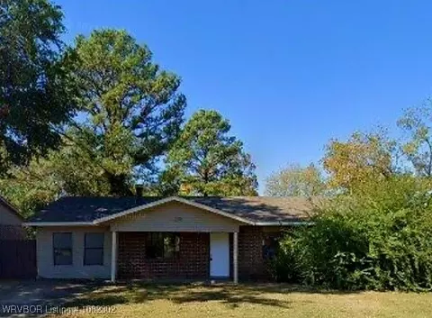 106 S 43rd St, Van Buren, AR 72956