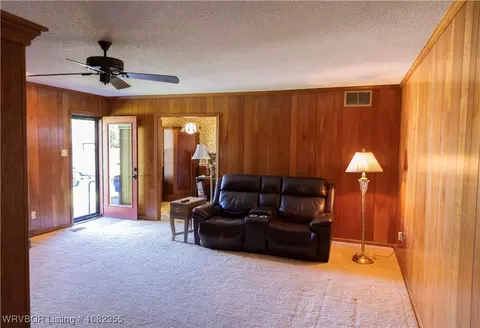 Living - 7901 Clover Dr, Fort Smith, AR 72908 photo 4 of 6