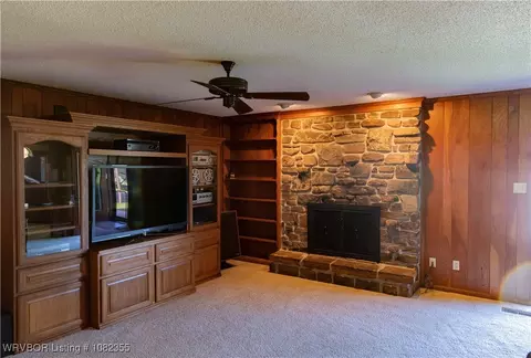 Living - 7901 Clover Dr, Fort Smith, AR 72908 photo 1 of 6