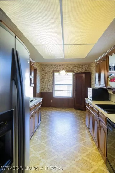 Kitchen - 7901 Clover Dr, Fort Smith, AR 72908 photo 2 of 3