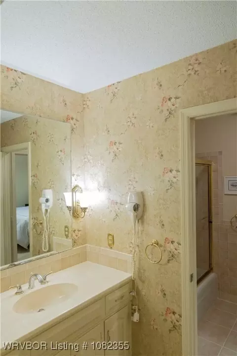 Bath - 7901 Clover Dr, Fort Smith, AR 72908 photo 3 of 6