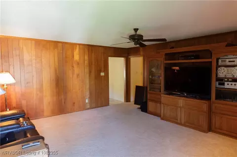 Living - 7901 Clover Dr, Fort Smith, AR 72908 photo 3 of 6