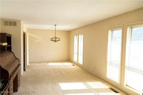 Living - 7901 Clover Dr, Fort Smith, AR 72908 photo 5 of 6
