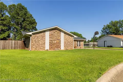 Exterior - 7901 Clover Dr, Fort Smith, AR 72908 photo 2 of 7