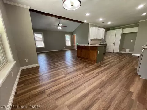 Living - 4104 Glen Flora Way, Fort Smith, AR 72908 photo 8 of 12