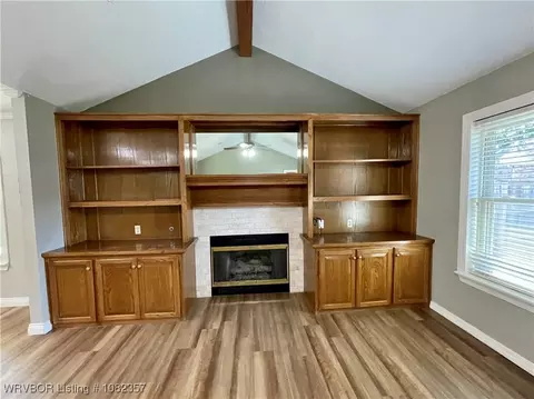 Living - 4104 Glen Flora Way, Fort Smith, AR 72908 photo 11 of 12
