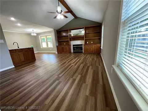 Living - 4104 Glen Flora Way, Fort Smith, AR 72908 photo 9 of 12