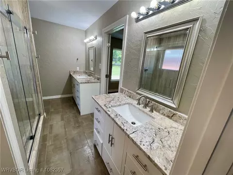 Bath - 4104 Glen Flora Way, Fort Smith, AR 72908 photo 3 of 5