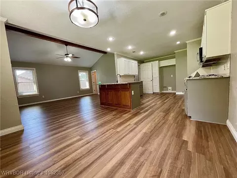 Living - 4104 Glen Flora Way, Fort Smith, AR 72908 photo 6 of 12