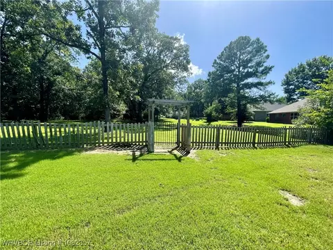 Exterior - 4104 Glen Flora Way, Fort Smith, AR 72908 photo 5 of 9