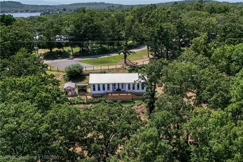 8721 Northshore Dr, Hackett, AR 72937
