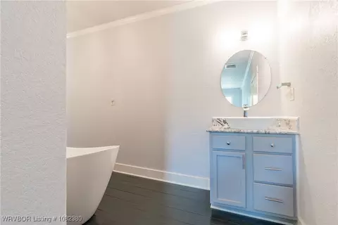 Bath - 8721 Northshore Dr, Hackett, AR 72937 photo 2 of 3