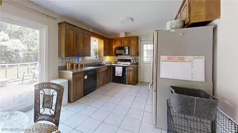 Kitchen - 1700 Brewer Ln, Lavaca, AR 72941 photo 3 of 3