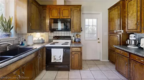 Kitchen - 1700 Brewer Ln, Lavaca, AR 72941 photo 2 of 3