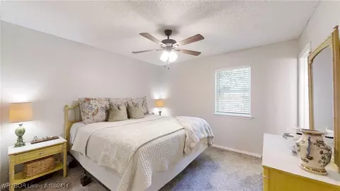 Bedroom - 1700 Brewer Ln, Lavaca, AR 72941 photo 2 of 6