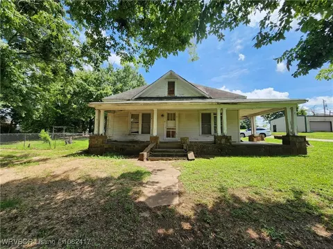 10 Wood St, Charleston, AR 72933