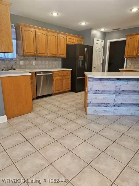 Kitchen - 2301 Joyce Dr, Lavaca, AR 72941 photo 1 of 6