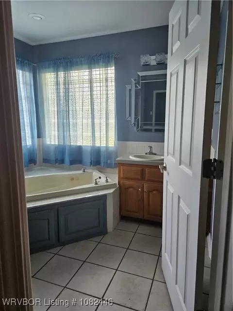 Bath - 2301 Joyce Dr, Lavaca, AR 72941 photo 2 of 3