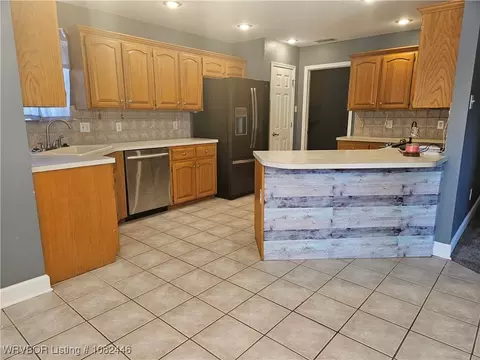 Kitchen - 2301 Joyce Dr, Lavaca, AR 72941 photo 2 of 6