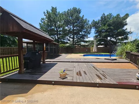 Exterior - 2301 Joyce Dr, Lavaca, AR 72941 photo 7 of 8