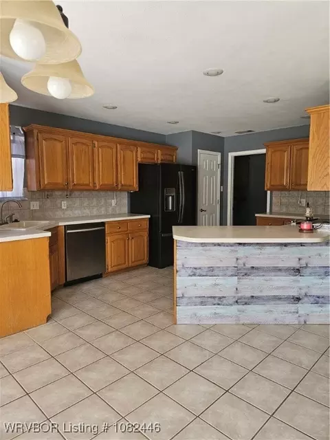 Kitchen - 2301 Joyce Dr, Lavaca, AR 72941 photo 4 of 6