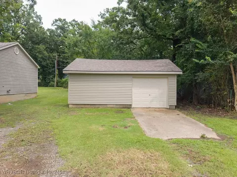 Exterior - 4105 S 21 St, Fort Smith, AR 72903 photo 6 of 8