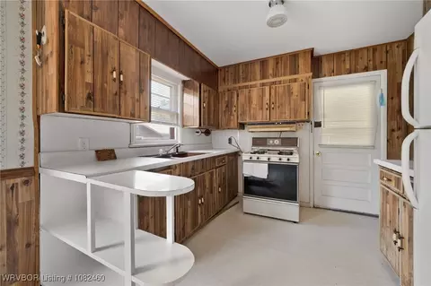 Kitchen - 4108 Dean Dr, Fort Smith, AR 72904 photo 2 of 3