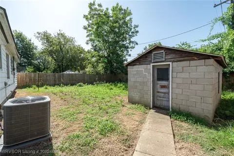 Exterior - 4108 Dean Dr, Fort Smith, AR 72904 photo 4 of 8