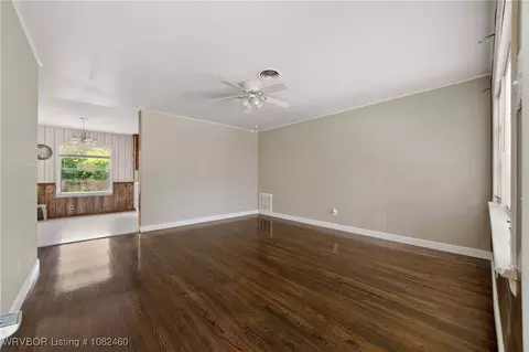 Living - 4108 Dean Dr, Fort Smith, AR 72904 photo 3 of 4