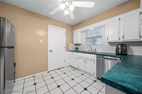 Kitchen - 3203 S 65th Cir, Fort Smith, AR 72903 photo 3 of 4