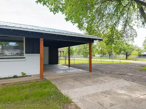 301 Choctaw St, Hackett, AR 72937 photo 5