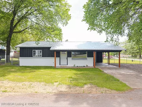 301 Choctaw St, Hackett, AR 72937 photo 3