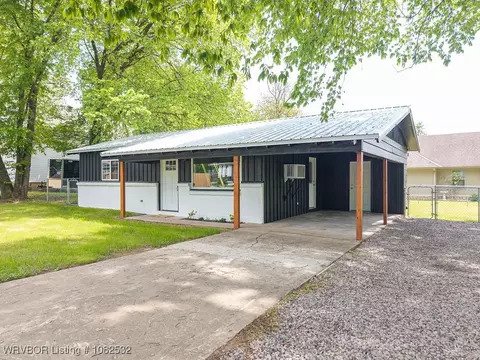 301 Choctaw St, Hackett, AR 72937 photo 2