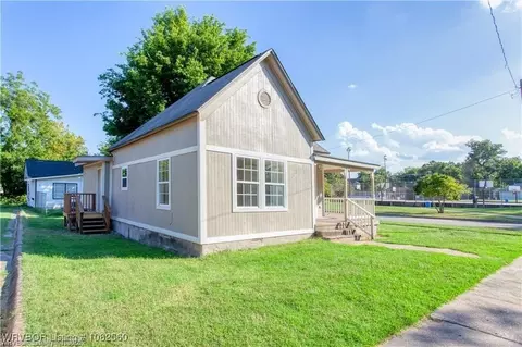Exterior - 902 N 7th St, Fort Smith, AR 72901 photo 2 of 3