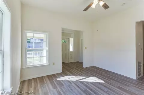 Living - 902 N 7th St, Fort Smith, AR 72901 photo 2 of 4