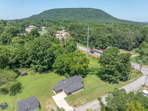 View/Area - 1406 W Walnut, Paris, AR 72855 photo 7 of 8
