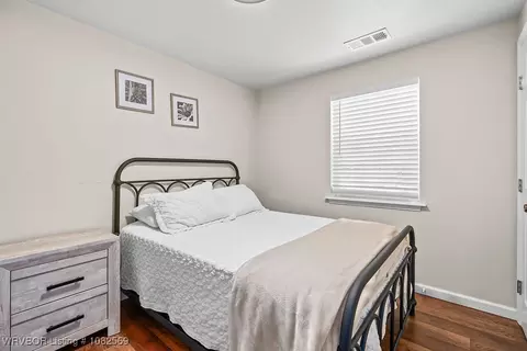 Bedroom - 1406 W Walnut, Paris, AR 72855 photo 6 of 7