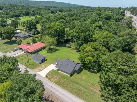 View/Area - 1406 W Walnut, Paris, AR 72855 photo 3 of 8