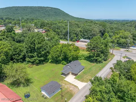 View/Area - 1406 W Walnut, Paris, AR 72855 photo 1 of 8