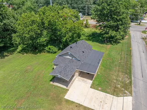 View/Area - 1406 W Walnut, Paris, AR 72855 photo 2 of 8