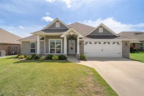9007 Hawthorne Ln, Fort Smith, AR 72908