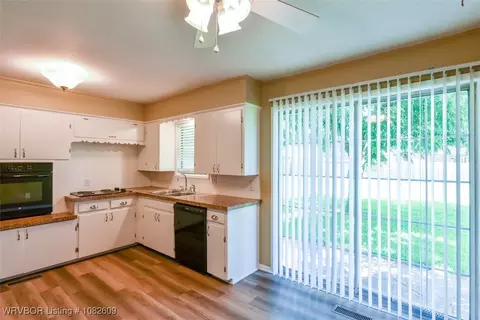 Kitchen - 2923 Quincy St, Fort Smith, AR 72901 photo 3 of 3