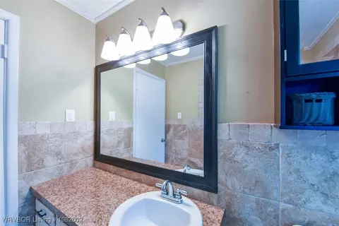 Bath - 2923 Quincy St, Fort Smith, AR 72901 photo 2 of 3