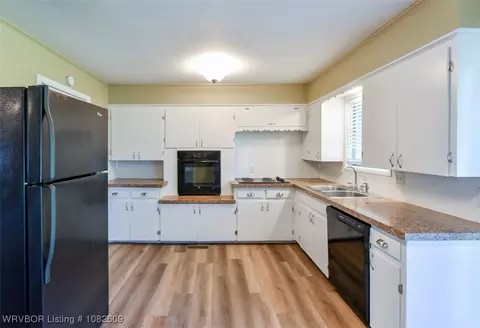 Kitchen - 2923 Quincy St, Fort Smith, AR 72901 photo 1 of 3