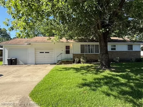203 W G Ave, Heavener, OK 74937