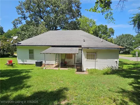 Exterior - 412 Wahl St, Paris, AR 72855 photo 5 of 7