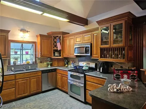 Kitchen - 412 Wahl St, Paris, AR 72855 photo 2 of 2